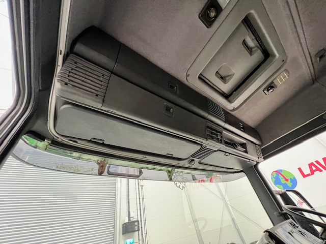 Scania P94 220 4×2 Sleeper Cab Flatbed