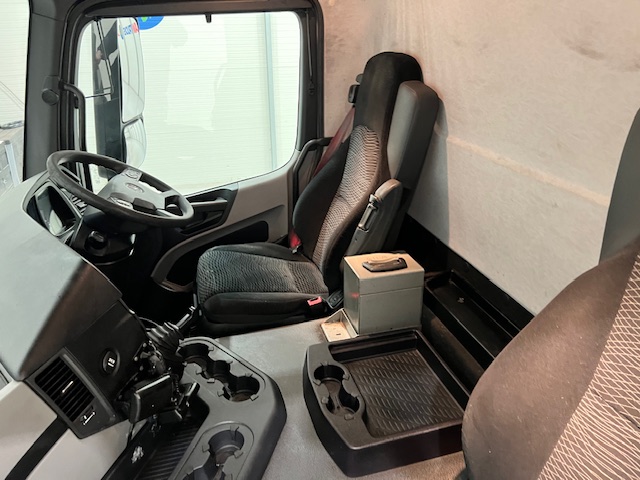 Mercedes Antos 1827 Day Cab Fridge Box