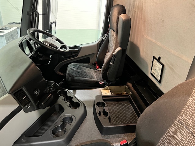 Mercedes Antos 1827 Day Cab Fridge Box
