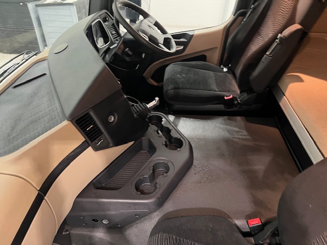 Mercedes Actros 1824 4×2 Sleeper Cab Box Van