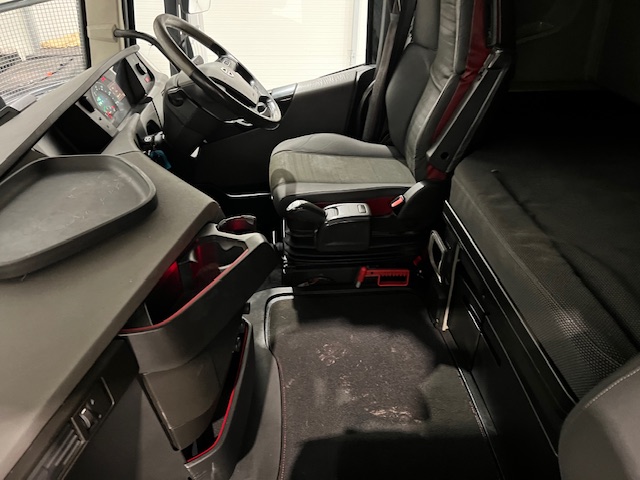 Volvo FH 500 6×2 Midlift Tractor Unit Safari Edition