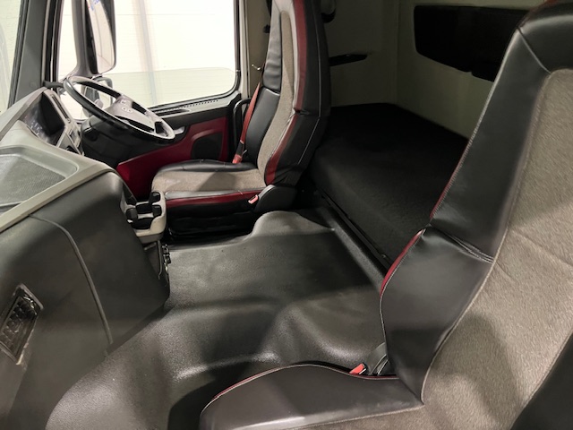 Volvo FM 450 6×2 Midlift Tractor Unit