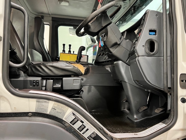 Scania P370 8×4 Rest Cab Hookloader Manual
