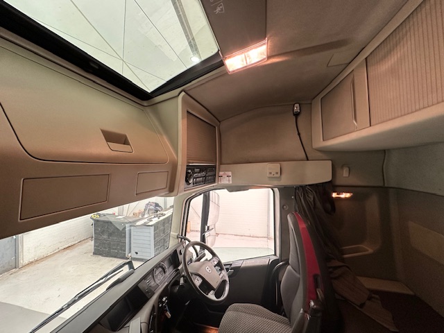 Volvo FH 500 6×2 Midlift Tractor Unit