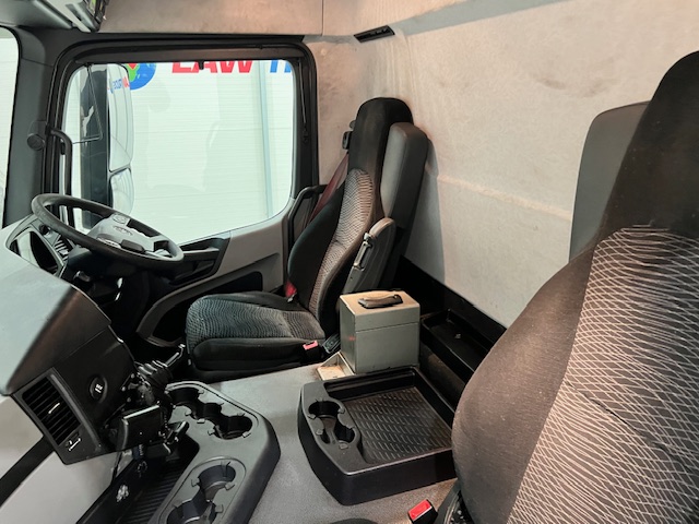 Mercedes Antos 1827 Day Cab Fridge Box