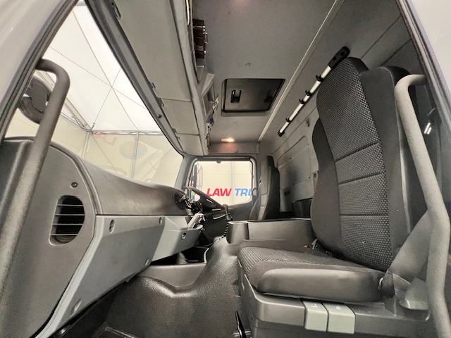 Mercedes Axor 1824 Day Cab Box Van