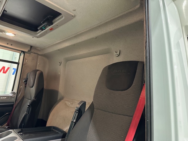 DAF CF 330 Rear Lift Day Cab Fridge Box