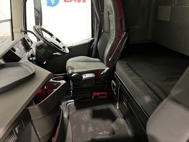 Volvo FH 500 6×2 Midlift Tractor Unit Safari Edition