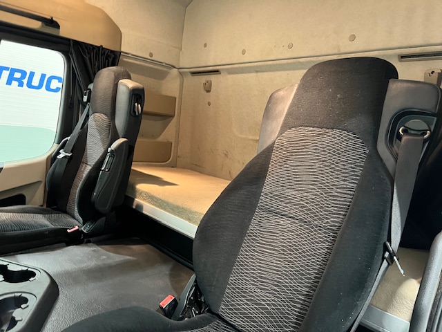 Mercedes Actros 1824 Sleeper Cab Curtainsider