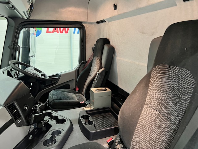Mercedes Antos 1827 Day Cab Fridge Box