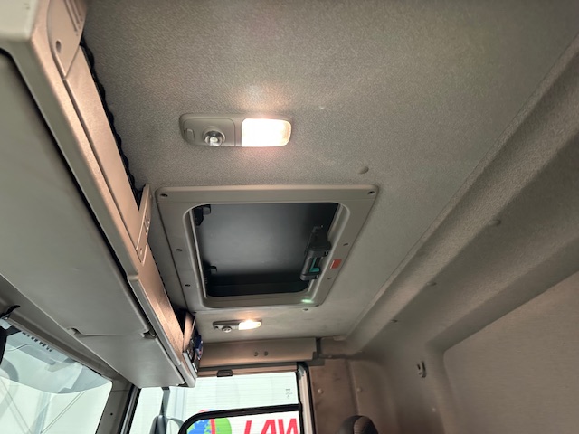 DAF CF 330 Rear Lift Day Cab Fridge Box
