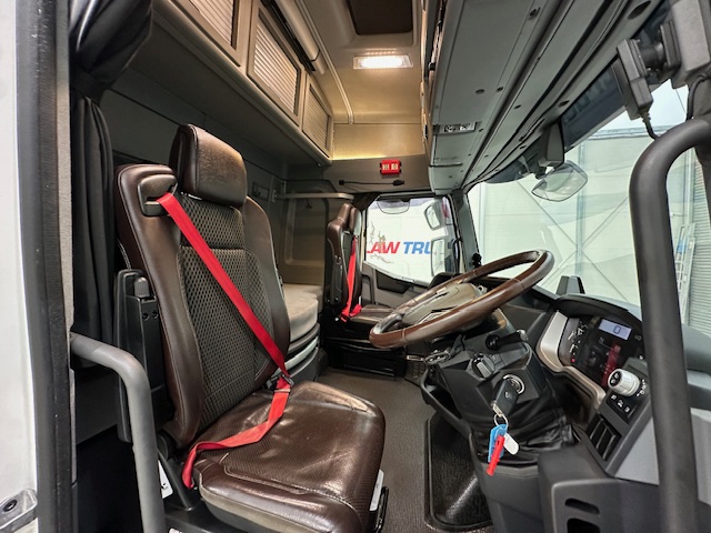 Renault T480 High 4×2 Tractor Unit