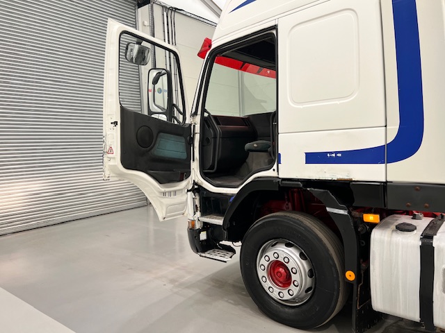 Volvo FM12 380 6×2 Midlift Tractor Unit Manual