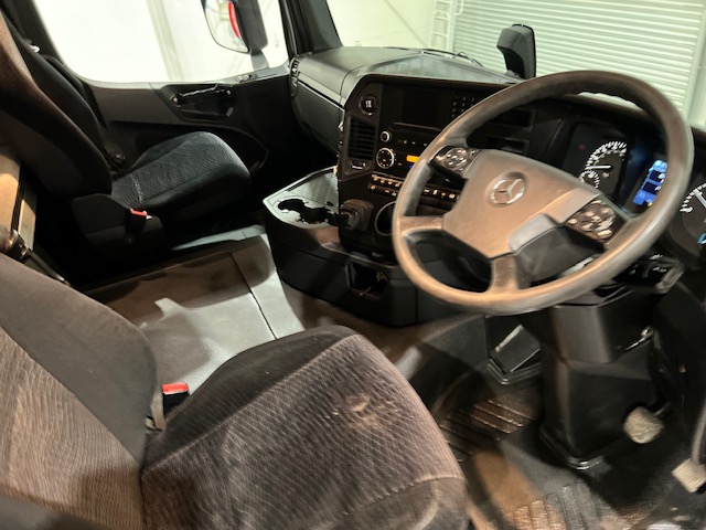 Mercedes Actros 2533 6×2 Sleeper Cab Curtainsider