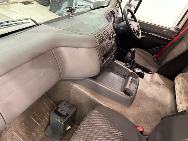 DAF CF 330 6×2 Sleeper Cab Fridge Box
