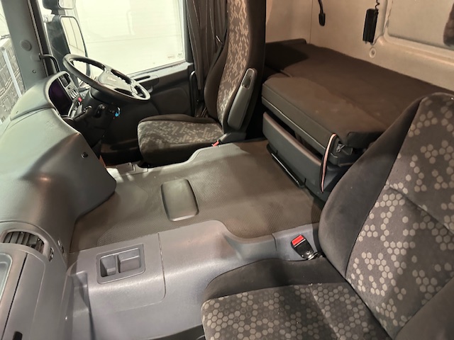 Scania P250 4×2 Sleeper Cab Curtainsider