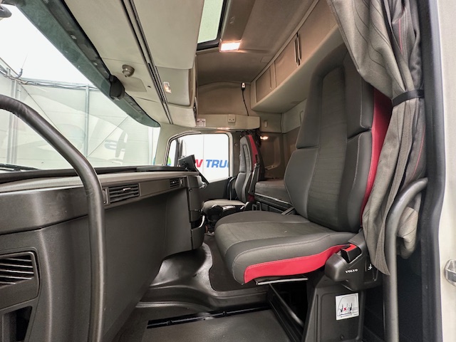 Volvo FH 500 6×2 Midlift Tractor Unit