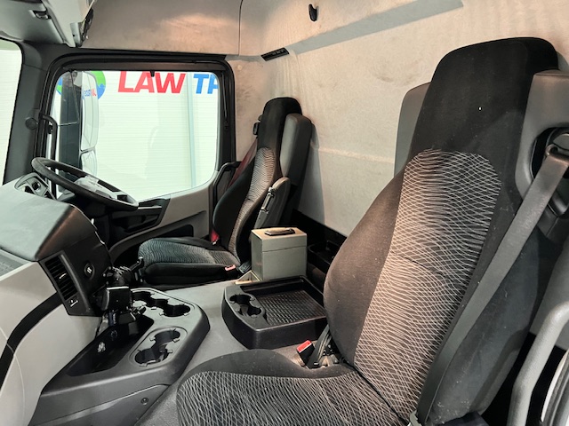 Mercedes Antos 1827 Day Cab Fridge Box