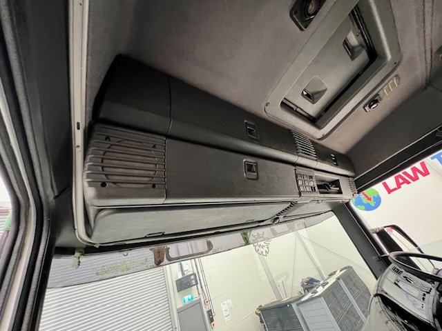 Scania P94 220 4×2 Sleeper Cab Flatbed