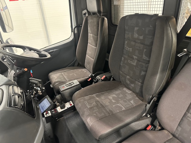Mercedes Axor 2628 6×4 Day Cab Hookloader Gritter