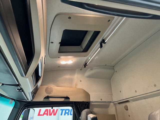 Mercedes Actros 1824 Sleeper Cab Curtainsider