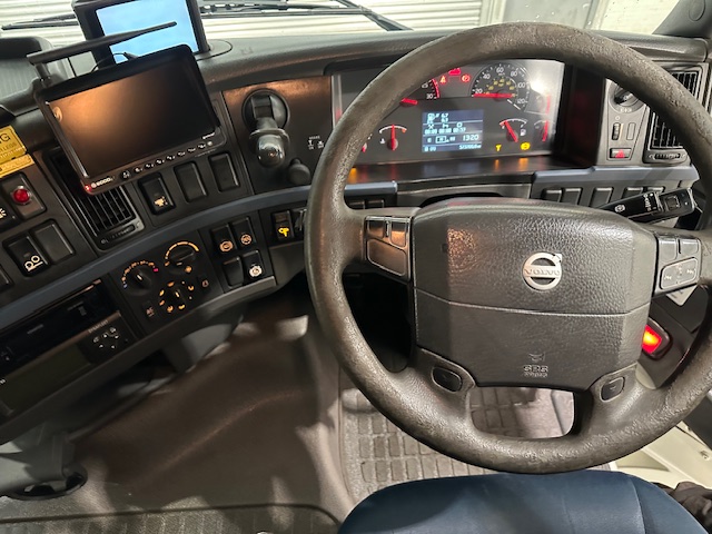 Volvo FH 440 6×2 Rear Lift Brick Grab Drawbar
