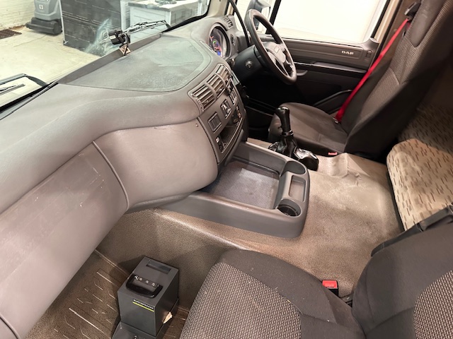 DAF CF 330 6×2 Sleeper Cab Fridge Box