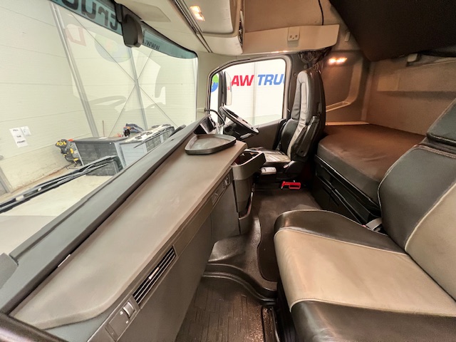 Volvo FH 500 6×2 Midlift Tractor Unit