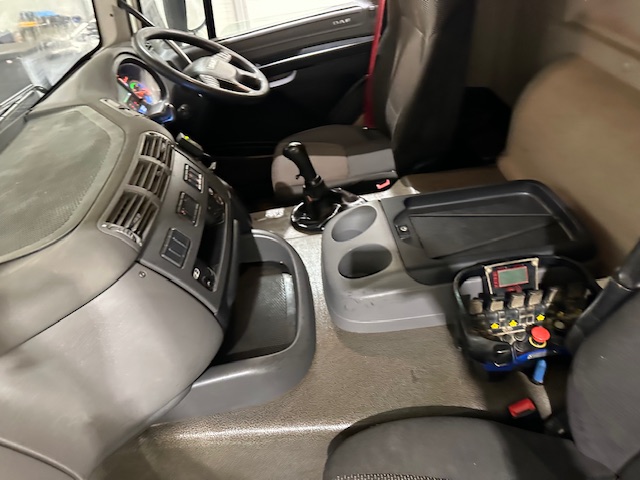 DAF CF 370 6×2 Rear Lift Dropside Brick Grab Manual
