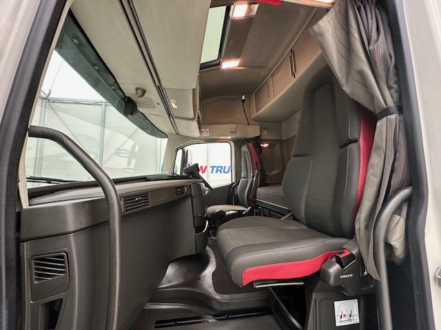 Volvo FH 500 6×2 Midlift Tractor Unit