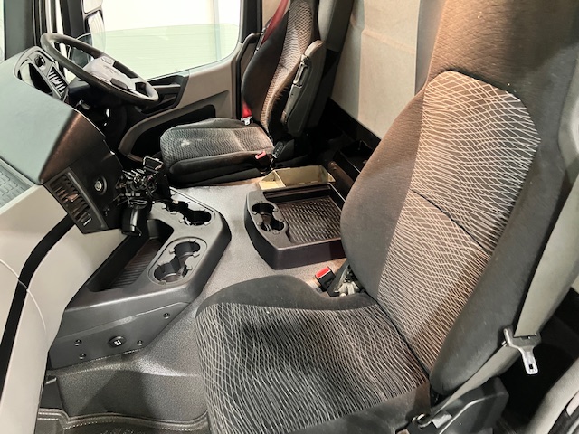 Mercedes Antos 1827 Day Cab Fridge Box