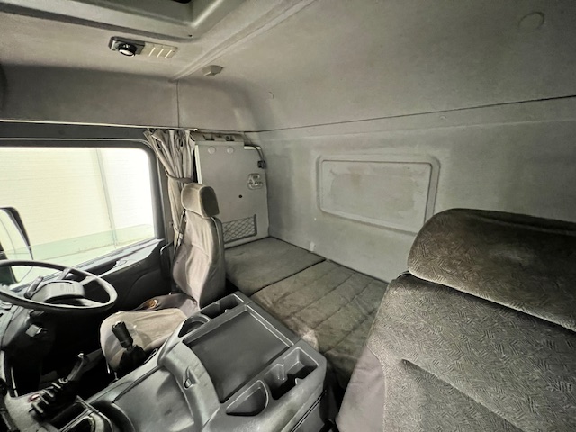 Scania P94 220 4×2 Sleeper Cab Flatbed