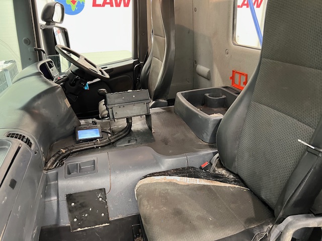Scania P360 8×4 Day Cab Hookloader Manual