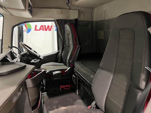 Volvo FH 500 6×2 Midlift Tractor Unit Safari Edition