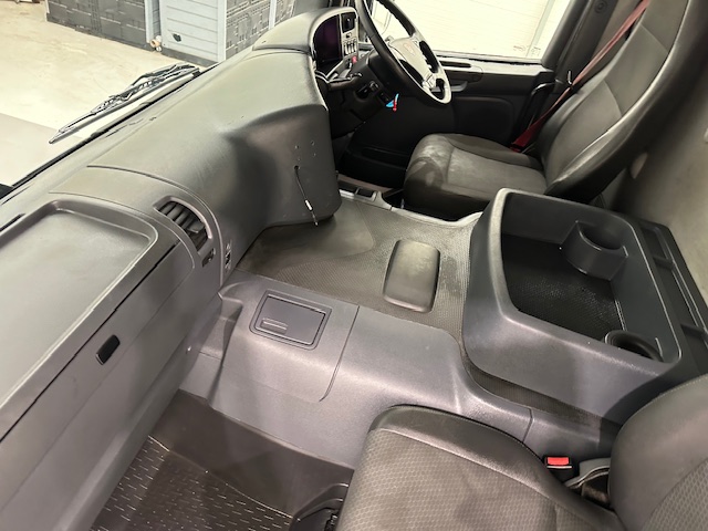 Scania P280 6×2 Rear Lift Day Cab Fridge Box