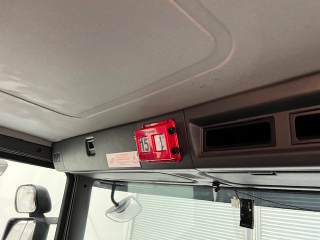 Scania P370 8×4 Rest Cab Hookloader Manual
