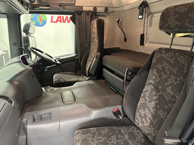 Scania P250 4×2 Sleeper Cab Curtainsider
