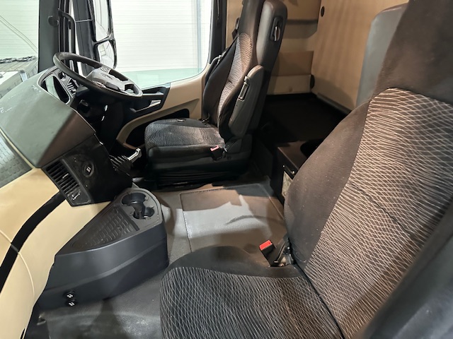Mercedes Actros 2530 6×2 Sleeper Cab Curtainsider