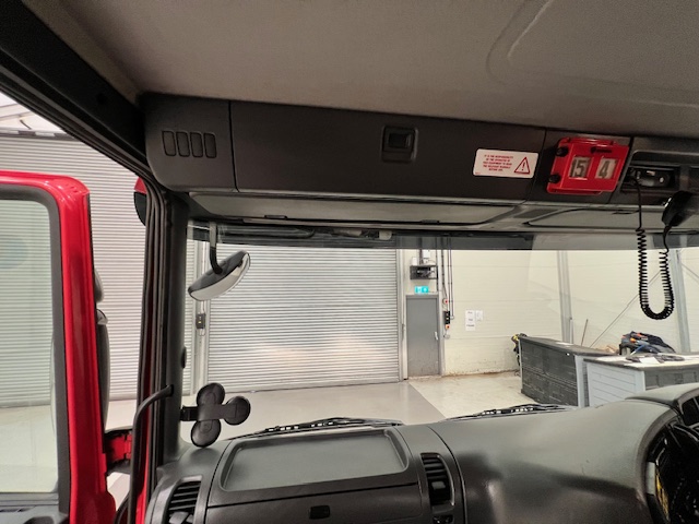 Scania P410 8×4 Day Cab Hookloader Manual