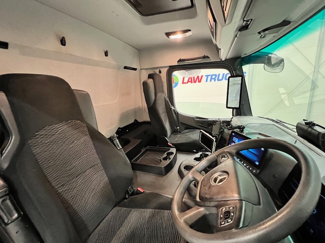 Mercedes Actros 1824 Day Cab Curtainsider