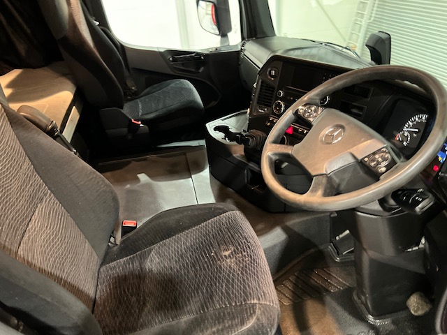 Mercedes Actros 2533 6×2 Sleeper Cab Curtainsider