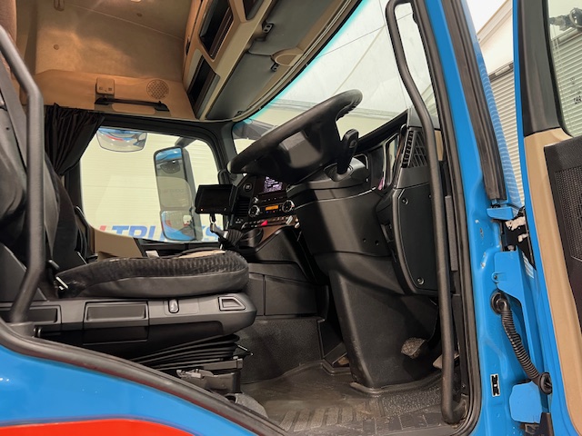 Mercedes Actros 2530 6×2 Sleeper Cab Curtainsider