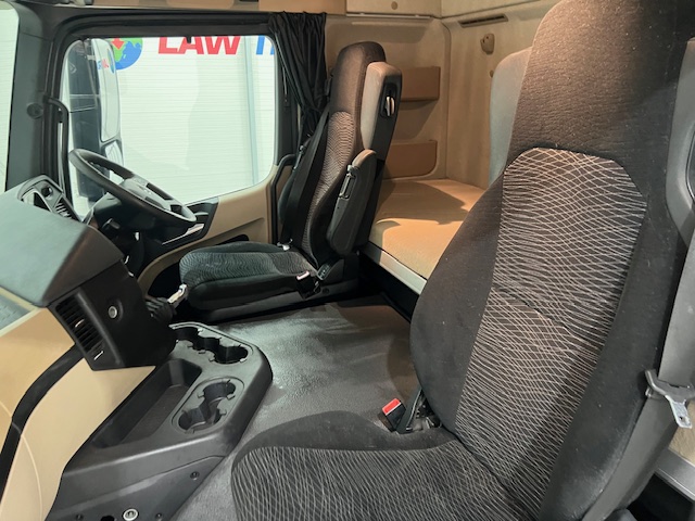 Mercedes Actros 1824 4×2 Sleeper Cab Box Van