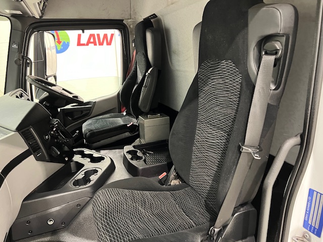 Mercedes Antos 1827 Day Cab Fridge Box