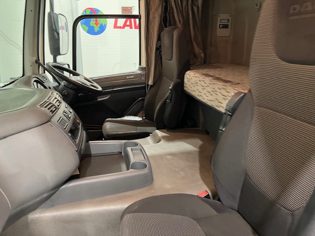 DAF CF 250 4×2 Sleeper Cab Curtainsider