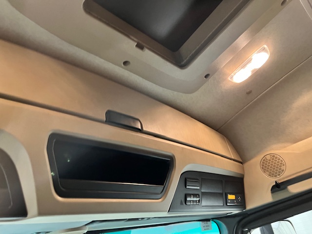 Mercedes Actros 1824 Sleeper Cab Curtainsider