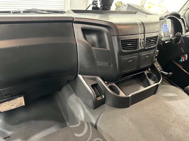 Iveco Stralis 360 6×2 Rear Steer Curtainsider