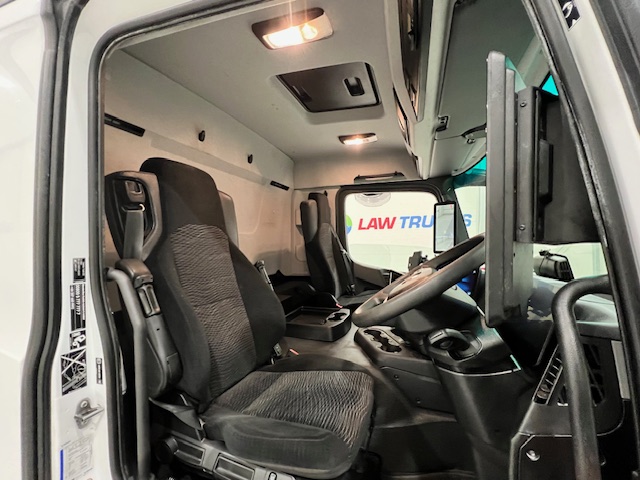 Mercedes Actros 1824 Day Cab Curtainsider