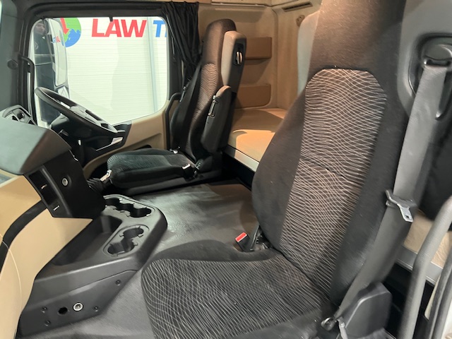 Mercedes Actros 1824 4×2 Sleeper Cab Box Van