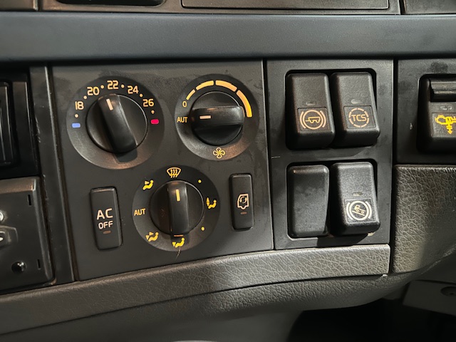 Volvo FH 440 6×2 Rear Lift Brick Grab Drawbar